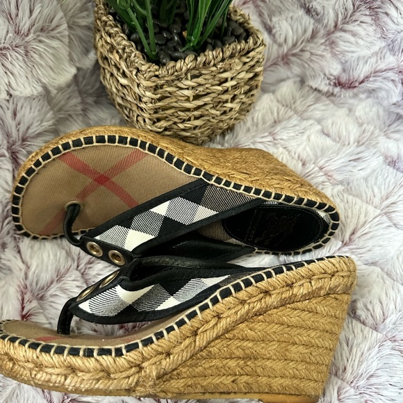 AUTHENTIC BURBERRY SANDALS price for one item only $200for both - Picture 7 of 11
